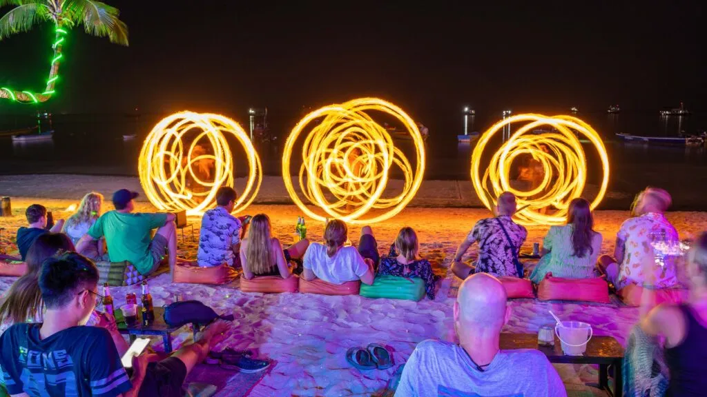 Файер-шоу на пляже Сайри, Ко Тао