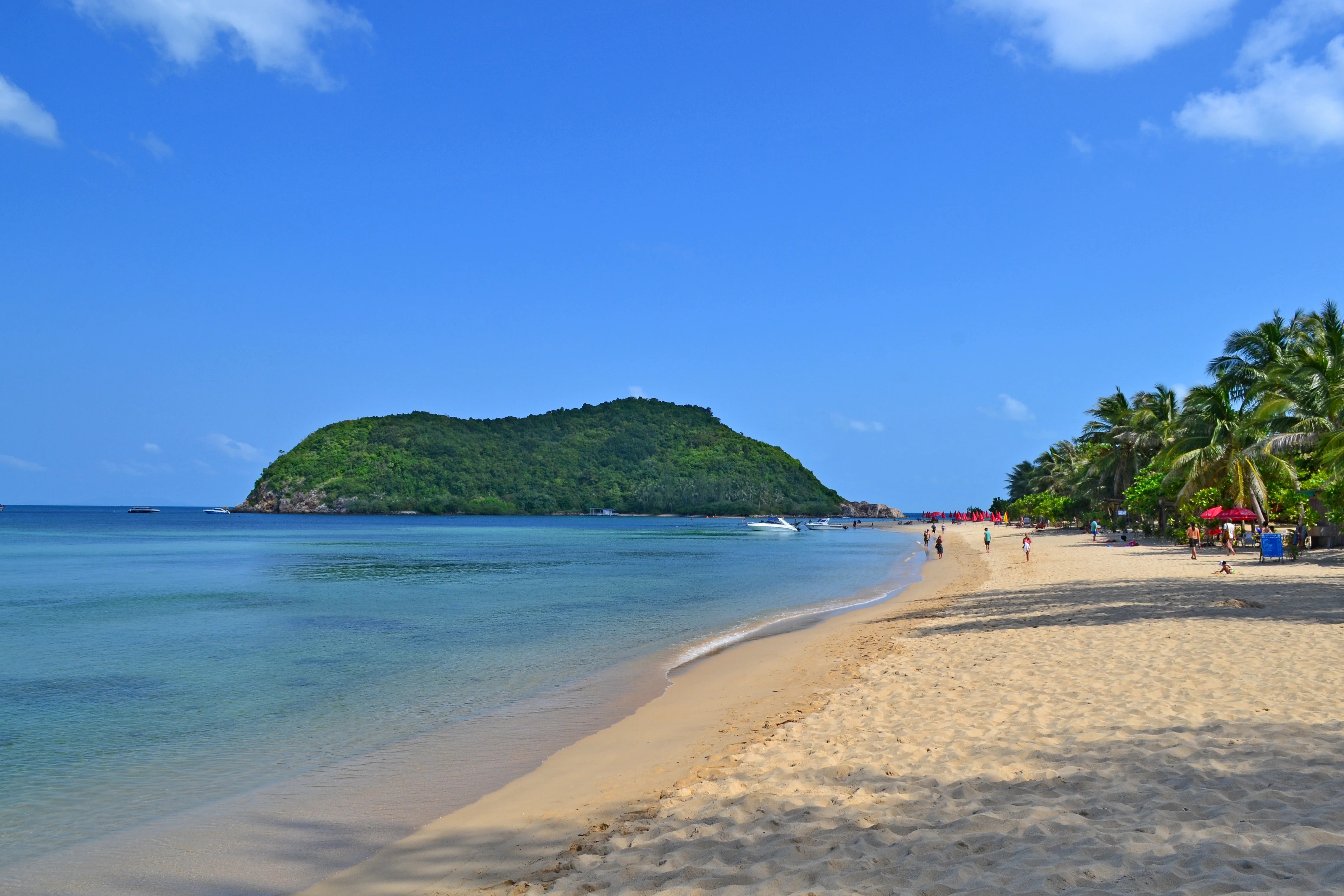 Пляж Мэй Хаад на Ко Тао — портовый пляж у главного пирса