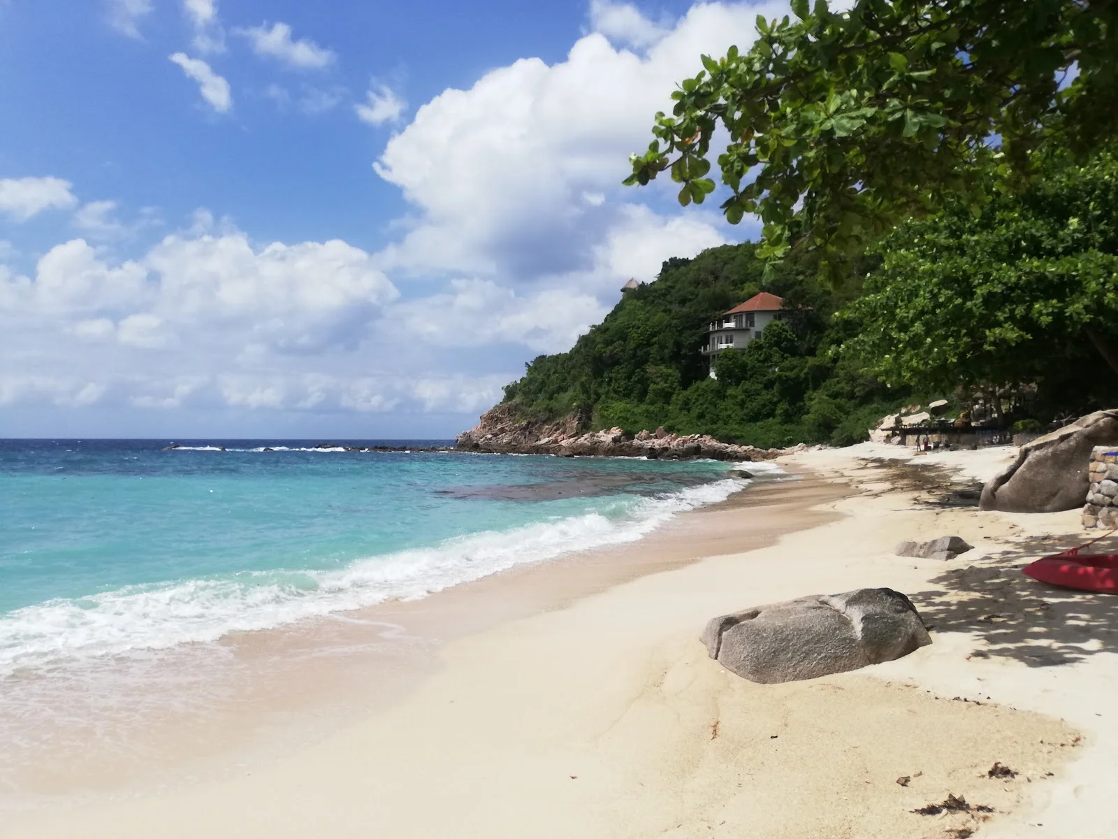 Сай Даенг на Ко Тао — камерная тихая бухта